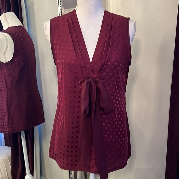 BCBGMAXAZRIA Burgundy Silk Polka Dot Sleeveless Top Size Small - Picture 9 of 12